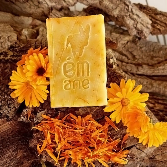 Savon au lait d’ânesse et calendula – apaisant pour peaux sensibles